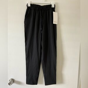 Lululemon stretch HR 7/8 pant size 4 NWT.